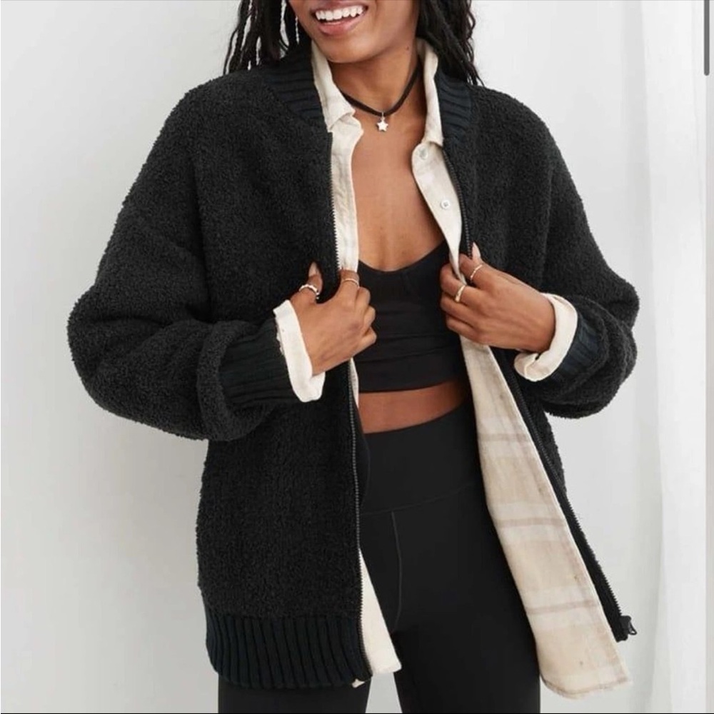 AERIE Sherpa bomber jacket ,‎ cardigan size medium black full zip